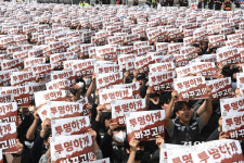 삼성전자 최대 실적의 역설… 평택 집회 4만명 운집