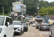 [현장르포] 기대컸던 신도평화대교 개통… 연휴 기간 섬 전체가 ‘교통대란’