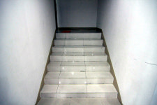 장애인화장실은 청소도구 넣어두는 창고?