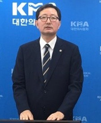 추무진 의협회장 “12월 집회서 결집된 힘 보이자”