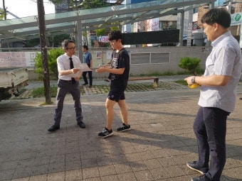 헬멧 쓰고 거리로 나선 의사들 