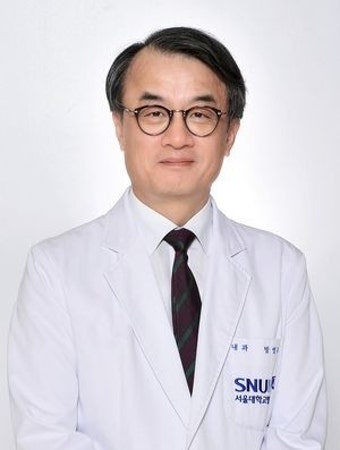 암치료 거목 서울의대 방영주 교수, 임상시험 회사 '창업'
