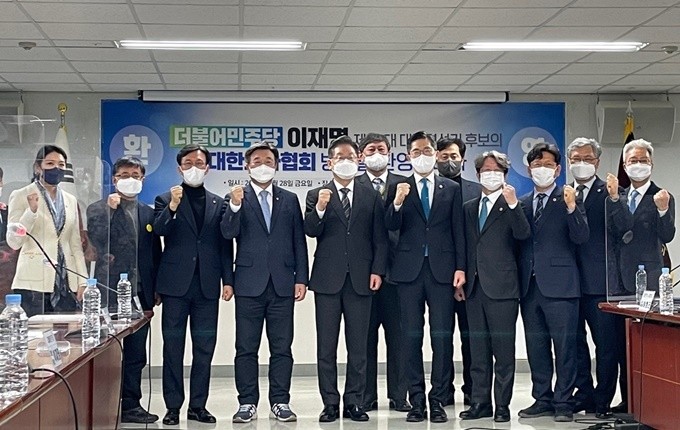 이재명, 의협과 간담회…의료 붕괴 문제에 정부 개방적 대처해야