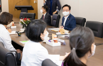 '발등에 불' 보건복지부…장·차관 '동분서주'