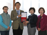 성남시약 여약사, 노숙자에 약손사랑 전달