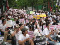 거리에 나온 약대생들 이윤보다 생명이 먼저