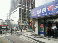 마른하늘에 날벼락 대신 떨어진 크레인…약국 아찔