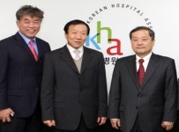 김윤수 병협회장-안덕선 의평원장 의학교육 발전 논의