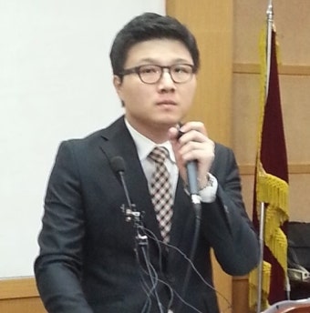 진료실 나와 의협 회관에 모인 전공의들
