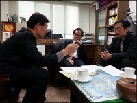 여수시약, 김성곤 의원에 법인약국 폐해 전달