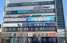 환자에게 파스 무상 제공하는 A의원 논란