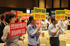 성남 약사 400여 명 정부 규제개혁 정책 중단하라