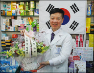 오늘도 약국 문 못 닫는 바른손약국 김유곤 약사