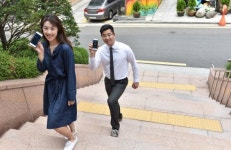 헬스클럽 대신 회사 계단 걸으며 운동합시다