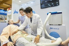 JW메디칼, 자동 대소변처리기기 `케어비데` 등 소개