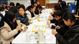 직접 약 만져보며 몰입도 UP…체험교육 확산 기대
