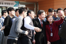 이낙연 총리, 4차산업혁명 핵심 인프라시설 방문