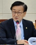 의사출신 윤일규 의원, 여당임에도 文케어 재정 비판