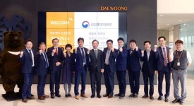 성윤모 산업부장관, 대웅제약 오송 스마트공장 격려·방문