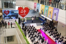 은평성모병원, AI 의료지원 로봇 공개‥스마트병원 이끈다