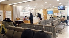 신종 코로나 한달…환자 급감 비상 계속, 기세 언제 꺾이나?