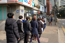 5부제 첫 주말, 마스크 또 마스크… 약국의 피곤한 하루