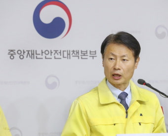 김강립 차관 등 복지부 직원 8명, 코로나19 접촉자로 공식 분류