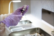 코로나19 백신 우선접종 대상에 약국 직원도 포함된다