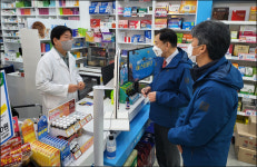 후보 등록 마친 최광훈, 노원구 약국서 난매 해결 강조