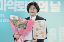 양덕숙 케어솔약국 대표, 세계마약퇴치의 날 대통령 표창