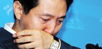 민심은 무릎 꿇고 눈물 흘린 오세훈의 ‘감성 승부수’ 외면