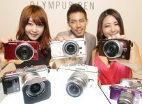 올림푸스 카메라, 나아졌지만 아직도 하위