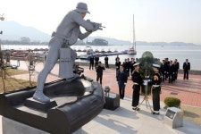 故한주호 동상 찾아 ‘천안함 피격 3주기 추모식’ 거행