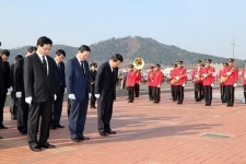 故한주호 동상 찾아 ‘천안함 피격 3주기 추모식’ 거행
