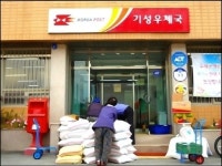 추억을 되새기는 빨간우체통