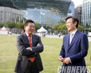 서울광장 상설공연장 시범운영 시작한 박삼구 회장