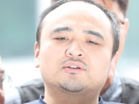 ‘한강 몸통 시신 사건’ 장대호 신상 공개…고개 꼿꼿이 들고 “반성 안 한다”