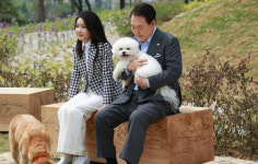 윤석열·김건희 ‘동물농장’ 출연에 “인간적” vs “정치쇼”…문재인 전 대통령까지 소환