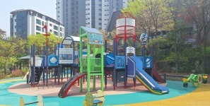 ‘어린이공원 안심하고 이용하세요’ 동작구, 봄맞이 일제 물청소 완료