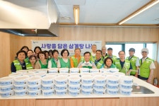 성북구 돈암1동, 삼계탕 한 그릇에 모인 이웃의 마음…이승로 성북구청장도 현장서 일손 보태