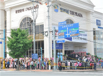 진주 현대 엠코타운 더 프라하 북적, 3만명 넘는 방문 열기 후끈