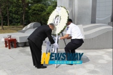 경상대학교 호국보훈의 달 맞아 진주시 충혼탑 참배