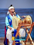 [NW포토]`2011찾아가는 무형문화재, 작은음악회 경기민요 최창남 선생 혼신을 다해