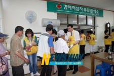 김맹곤 김해시장 취임 1주년 첫날 급식봉사 활동