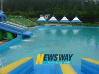 고성 상족암 해변, 해수풀장 개장‥자연과 바다를 한꺼번에..