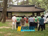 휴가철 하동 송림에서 책도 읽고 피서도 즐기고