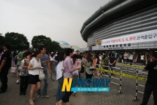 겟올라잇. 김범수 공연도중 무대에서 추락...아찔