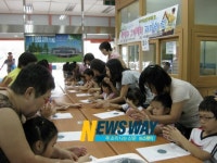창원 마산합포도서관 헨젤과 그레텔의 과자의 집 만들기 호응