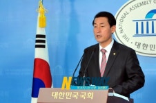 [NW포토] 새누리당 황영철 대변인, 비공개 브리핑