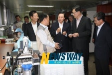 박완수 창원시장, 지식경제부장관과 기업체 방문
